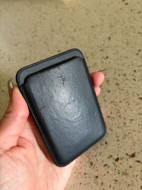 Apple Black Leather MagSafe Card Wallet